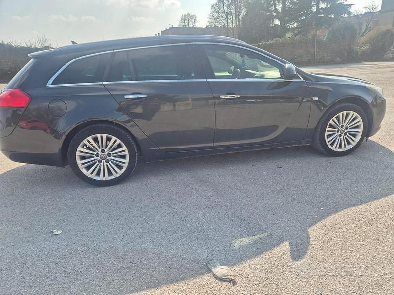 Usata Opel Insignia 160 CV (117 kW) 2012 Nero Station wagon