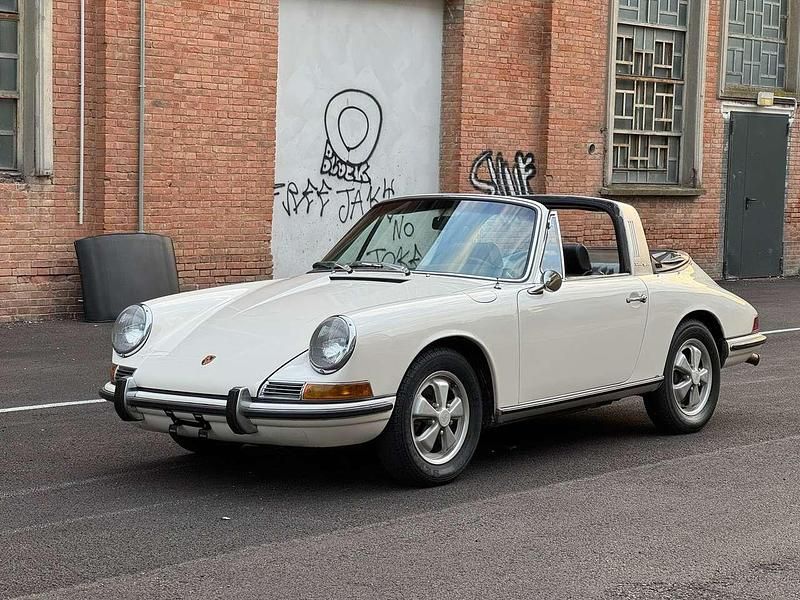 Usata Porsche 911 131 CV (96 kW) 1967 Light ivory Cabrio