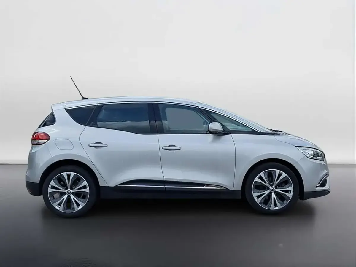 Usata Renault Scénic III Intens 110 CV (80 kW) 2017 Grigio chiaro Monovolume