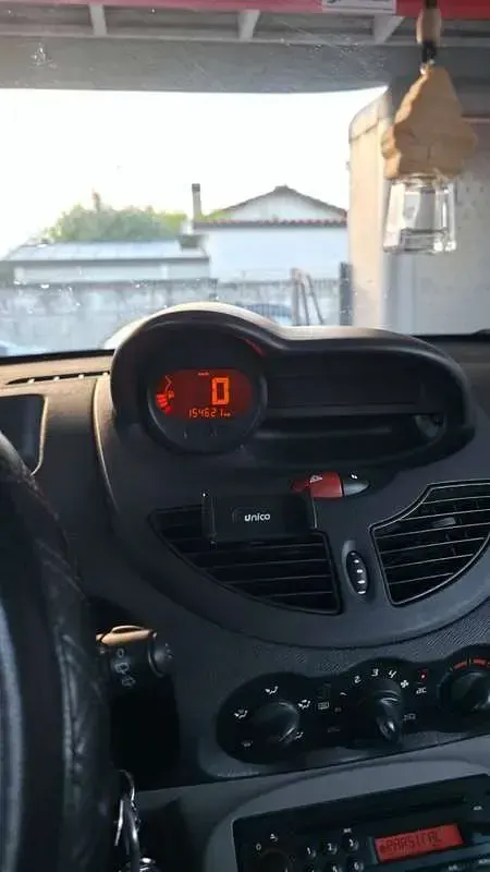 Usata Renault Twingo LE 75 CV (55 kW) 2009 Argento Utilitaria