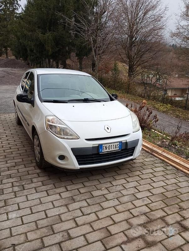 Bianco Usata 2012 Renault Clio Furgone | 3500 € - Immagine 1/4