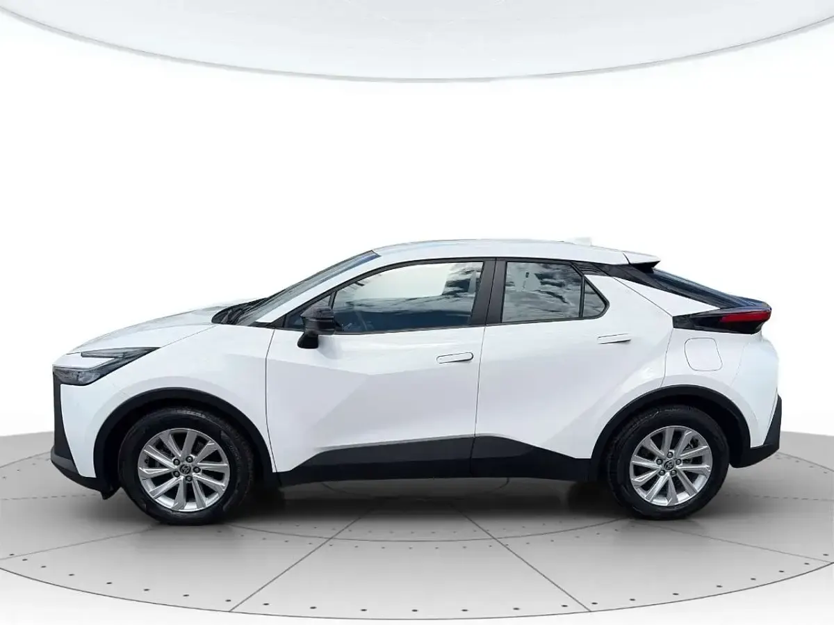 Usata Toyota C-HR Active 98 CV (72 kW) 2024 Bianco SUV