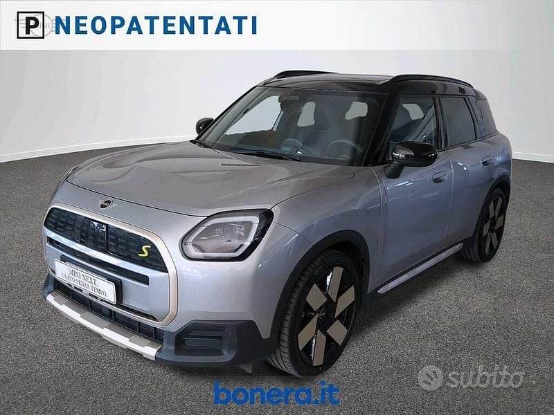 Argento Usata 2024 Mini Countryman Favoured SUV | 40.700 € (Buon prezzo) - Immagine 1/4