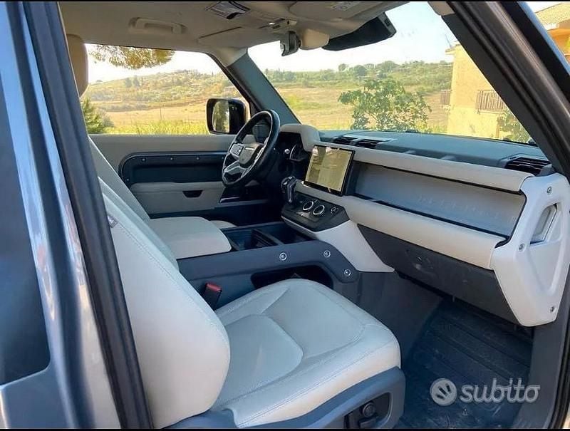 Usata Land Rover Defender SE 200 CV (147 kW) 2022 Grigio SUV