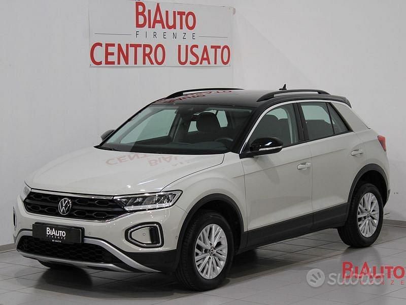 Usata VW T-Roc Life 116 CV (85 kW) 2023 Argento SUV