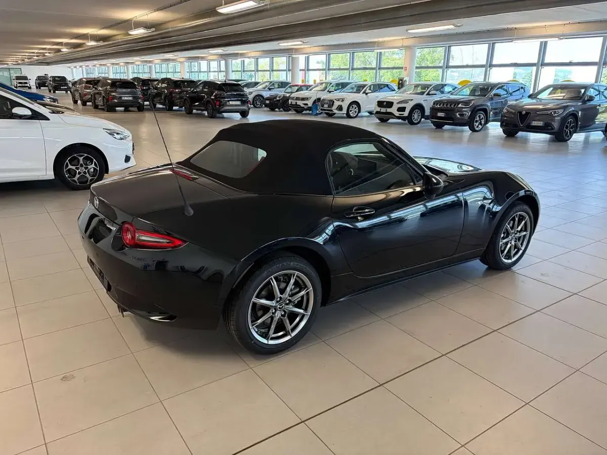 Nuova Mazda MX5 Exclusive-Line 132 CV (97 kW) 2026 Jet black Cabrio