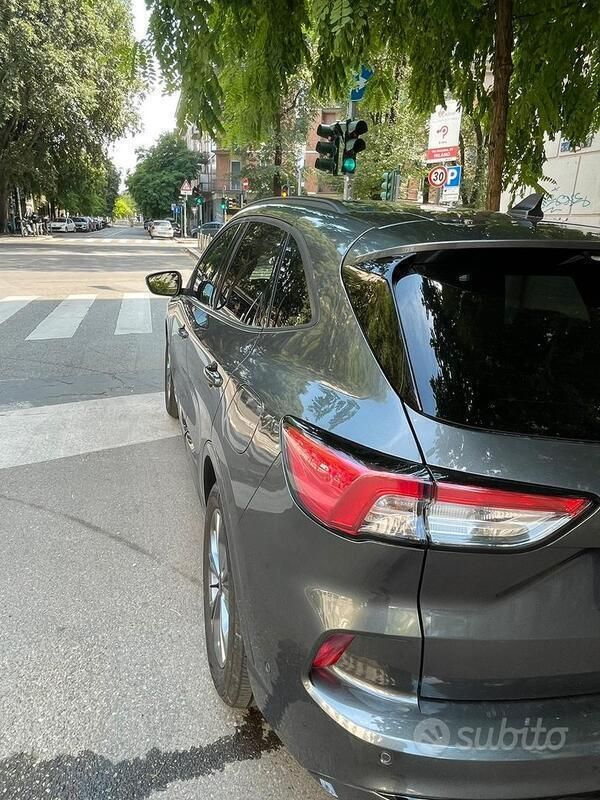 Usata Ford Kuga 190 CV (139 kW) 2023 Grigio SUV