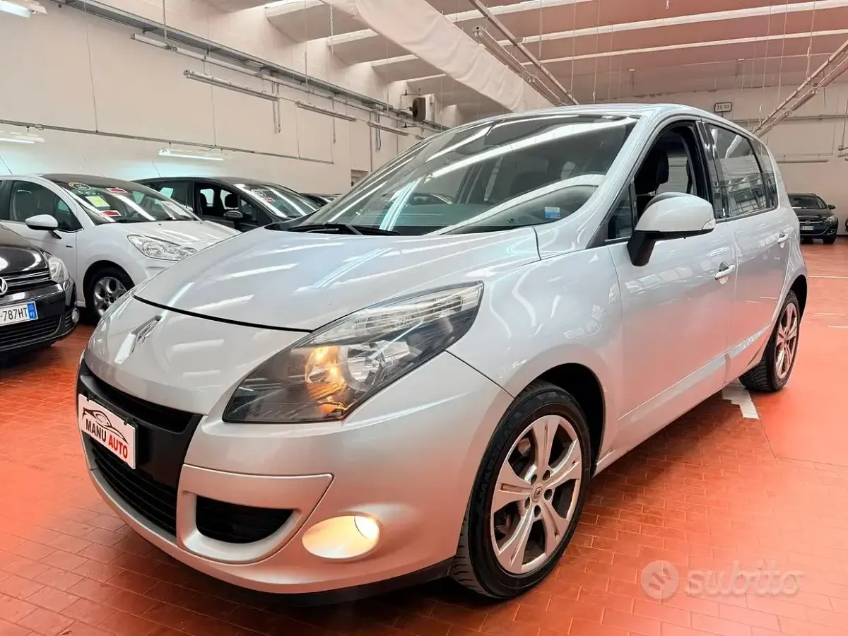 Usata Renault Scénic Dynamique 110 CV (80 kW) 2011 Monovolume