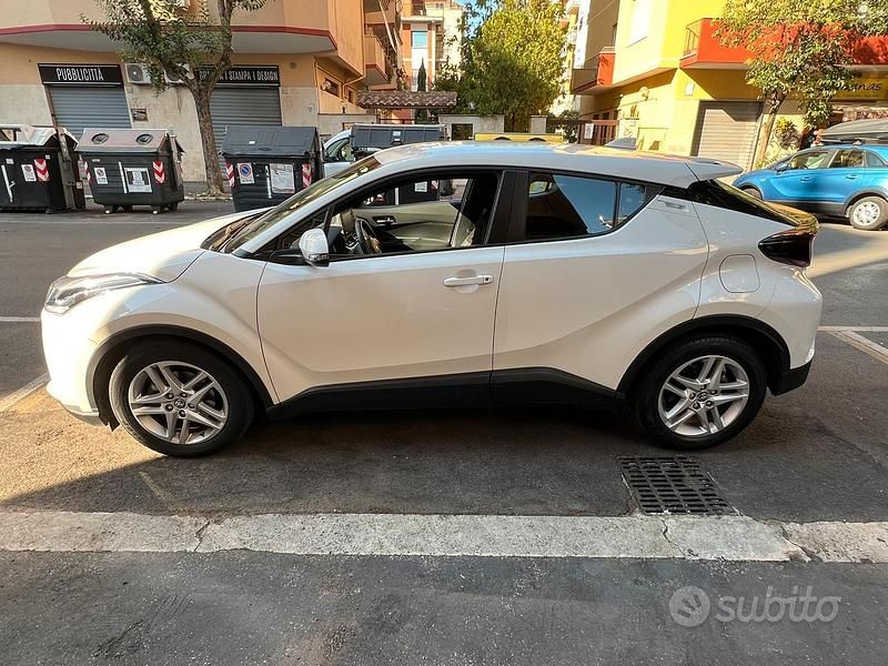 Usata Toyota C-HR 98 CV (72 kW) 2023 Bianco SUV