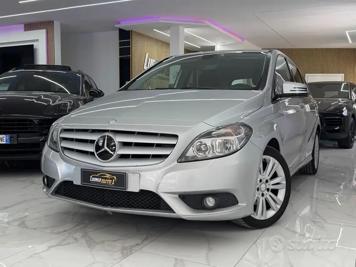 Usata Mercedes B180 Premium 109 CV (80 kW) 2013 Grigio Utilitaria