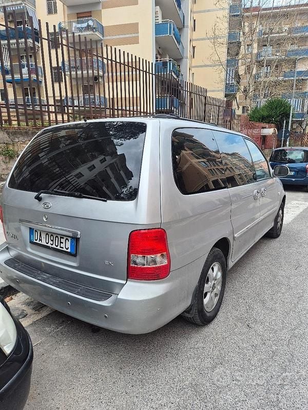 Usata Kia Carnival 185 CV (136 kW) 2006 Grigio Monovolume