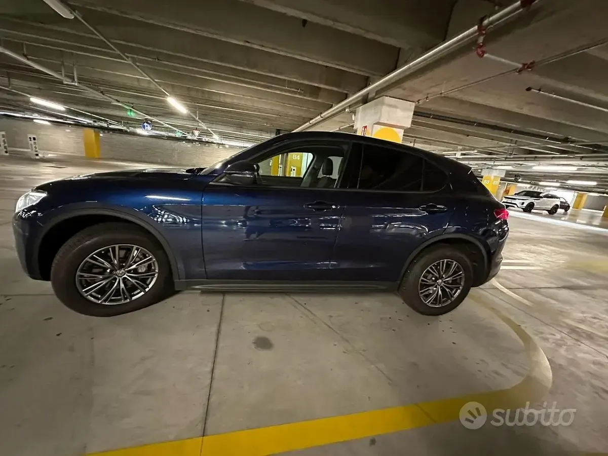 Usata Alfa Romeo Stelvio 179 CV (131 kW) 2017 Bluazzurro SUV