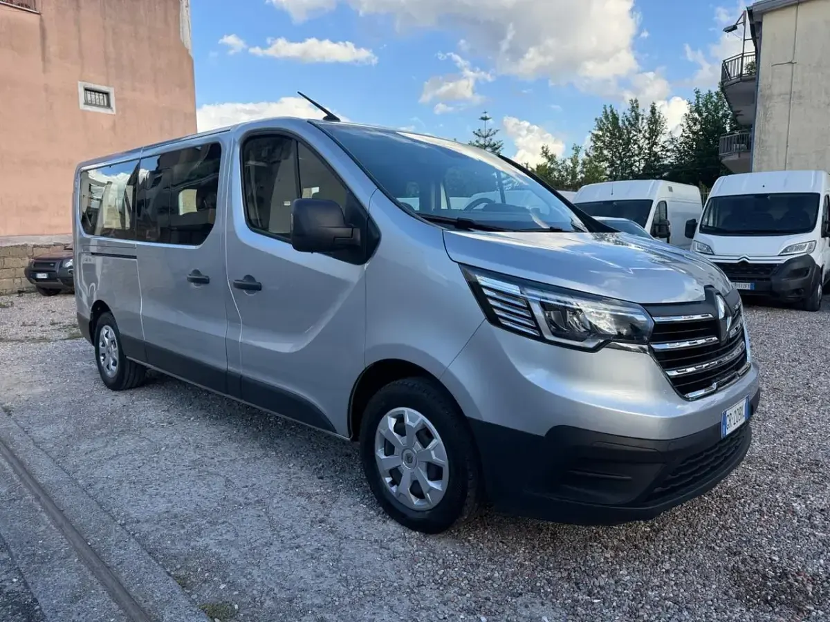 Usata Renault Trafic Equilibre 150 CV (110 kW) 2023 Argento Monovolume