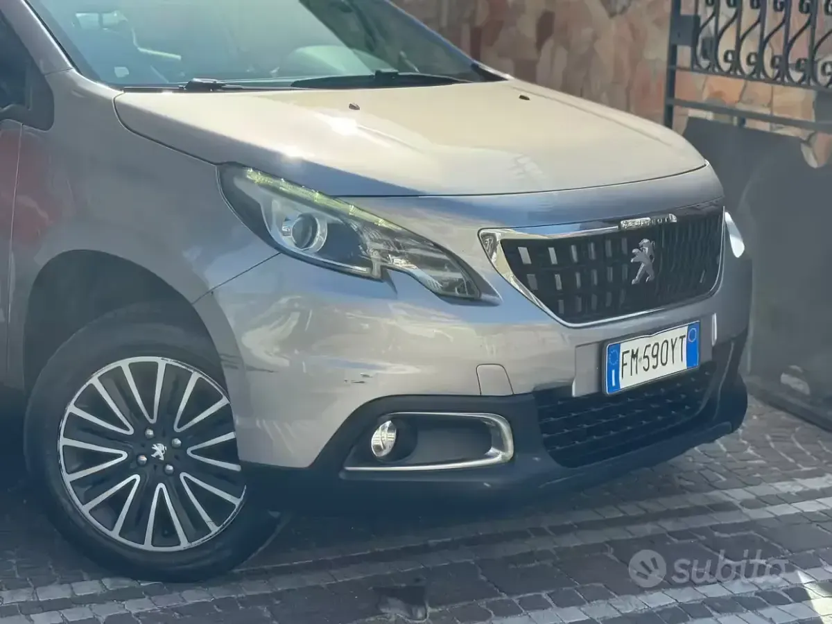 Usata Peugeot 2008 Allure 82 CV (60 kW) 2017 Grigio SUV