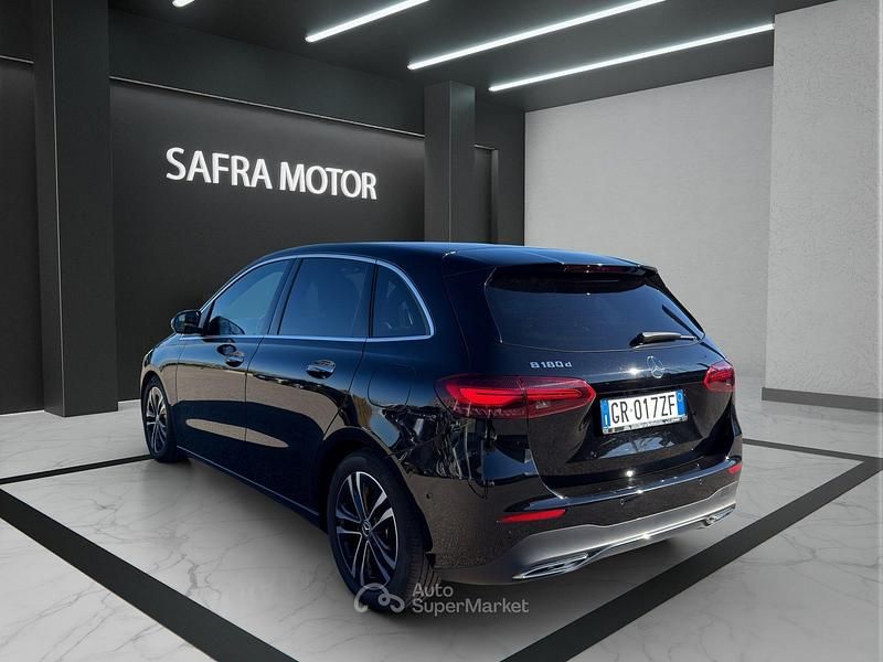 Usata Mercedes B180 Advanced 116 CV (85 kW) 2023 Nero Monovolume