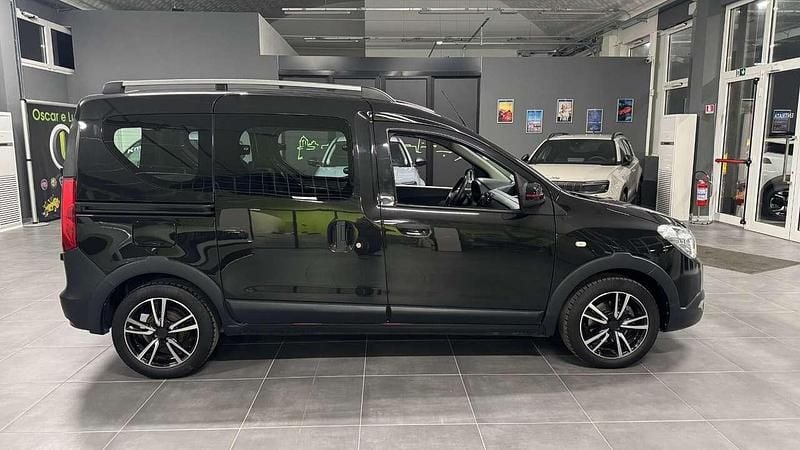 Usata Dacia Dokker Stepway 95 CV (69 kW) 2020 Nero Monovolume