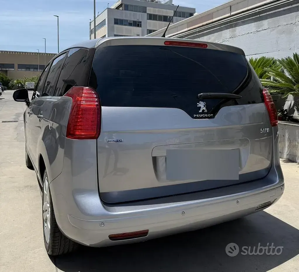 Usata Peugeot 5008 120 CV (88 kW) 2015 Grigio Monovolume