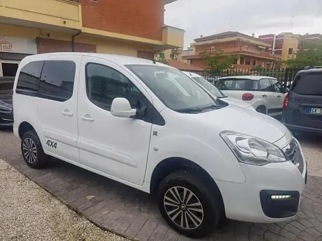 Gebraucht Peugeot Partner Active 99 PS (72 kW) 2019 Weiß Van / Kleinbus