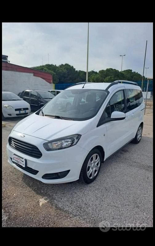 Usata Ford Tourneo Courier Titanium 100 CV (73 kW) 2017 Bianco Monovolume