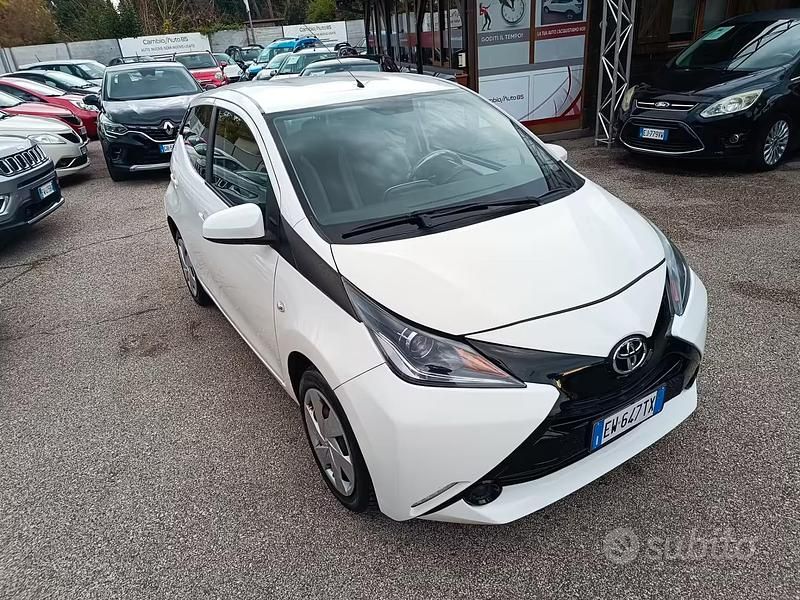 Usata Toyota Aygo Cool 69 CV (50 kW) 2014 Bianco Utilitaria