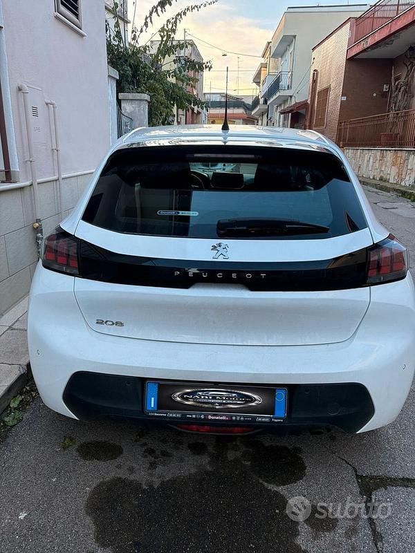 Usata Peugeot 208 Active 74 CV (54 kW) 2019 Bianco Utilitaria
