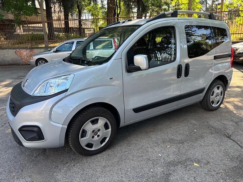 Argento Usata 2016 Fiat Qubo Lounge Monovolume | 9990 € (Ottimo prezzo) - Immagine 1/4