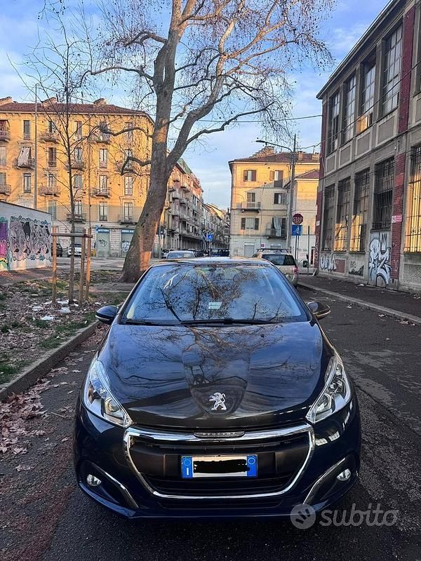 Usata Peugeot 208 68 CV (50 kW) 2016 Nero Utilitaria