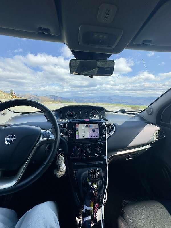 Usata Lancia Ypsilon Gold 69 CV (50 kW) 2021 Bianco Utilitaria