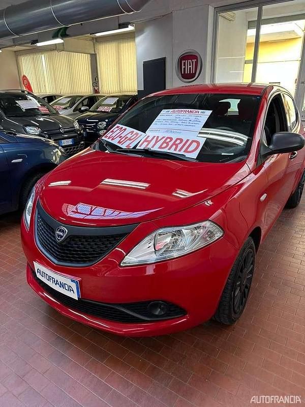 Usata Lancia Ypsilon Silver 69 CV (50 kW) 2020 Rosso Utilitaria