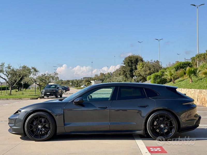 Usata Porsche Taycan Performance Package 300 kW (408 CV) 2022 Grigio Station wagon