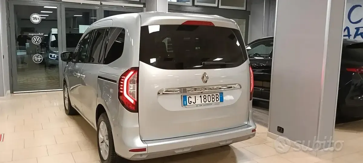 Usata Renault Kangoo Edition One 95 CV (69 kW) 2022 Argento metallizzato Monovolume