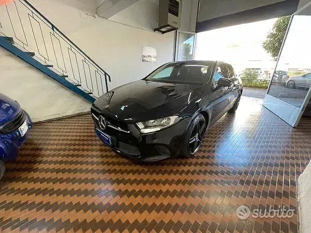 Usata Mercedes A180 116 CV (85 kW) 2019 Nero Berlina