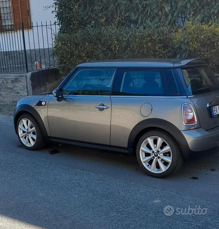Begagnad Mini Cooper 122 HK (89 kW) 2011 Brun Halvkombi