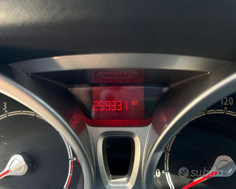 Usata Ford Fiesta Titanium 97 CV (71 kW) 2010 Nero Utilitaria
