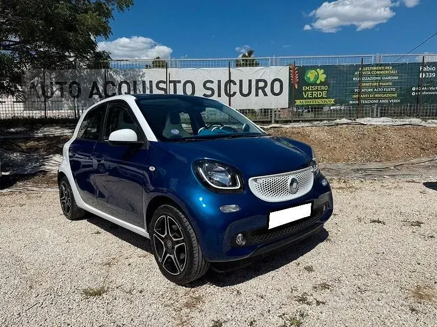 Usata Smart ForFour Proxy 71 CV (52 kW) 2014 Blu Utilitaria