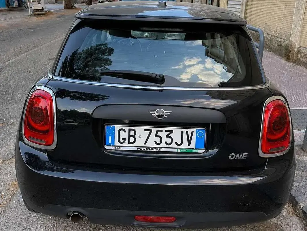 Usata Mini ONE 75 CV (55 kW) 2020 Nero Utilitaria
