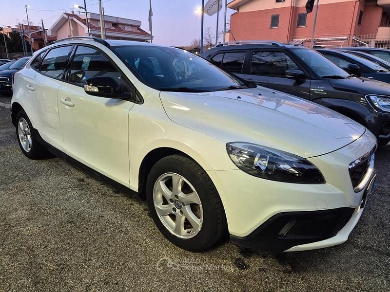Usata Volvo V40 CC Kinetic 114 CV (83 kW) 2015 Bianco Station wagon