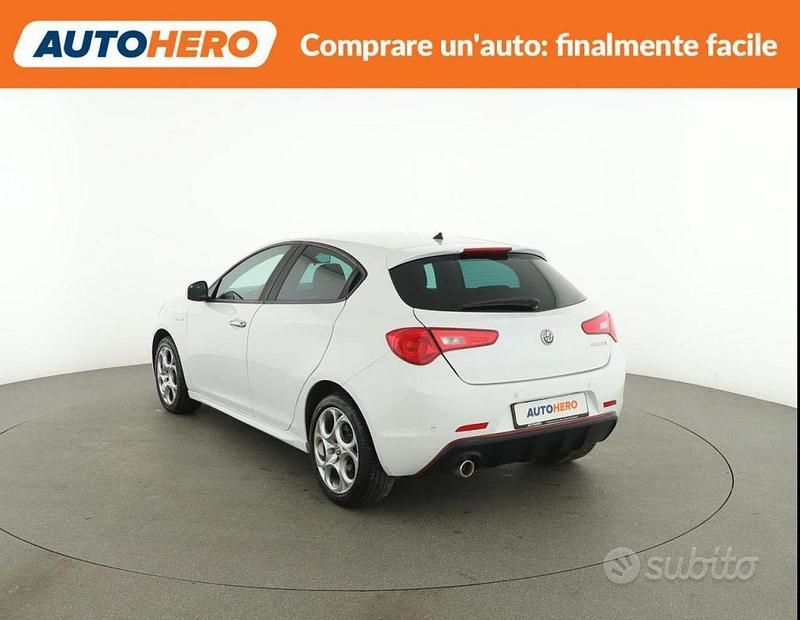 Begagnad Alfa Romeo Giulietta 120 HK (88 kW) 2018 Vit Halvkombi