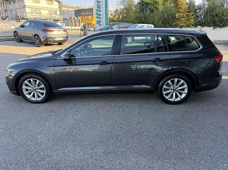 Usata VW Passat Business 122 CV (89 kW) 2022 Manganese grey met Station wagon