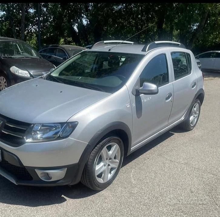 Usata Dacia Sandero Stepway 90 CV (66 kW) 2015 Grigio SUV