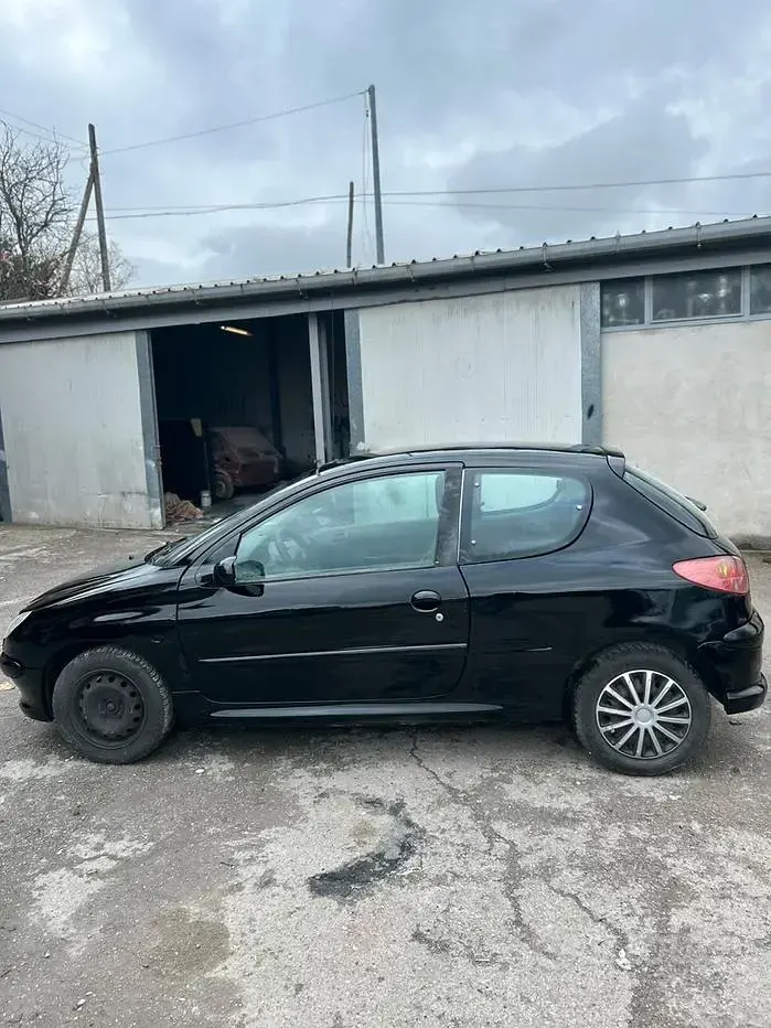 Usata Peugeot 206 68 CV (50 kW) 2005 Nero Berlina