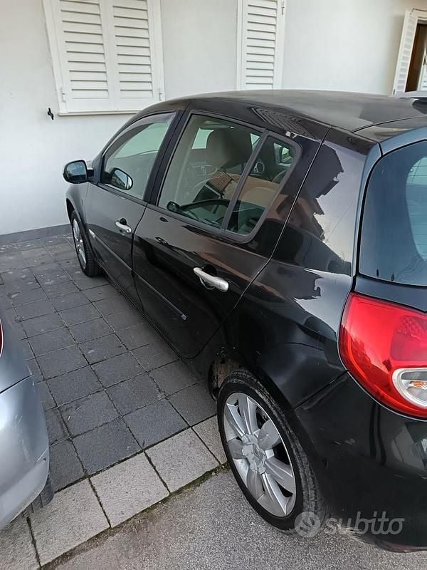 Usata Renault Clio II 85 CV (62 kW) 2010 Berlina