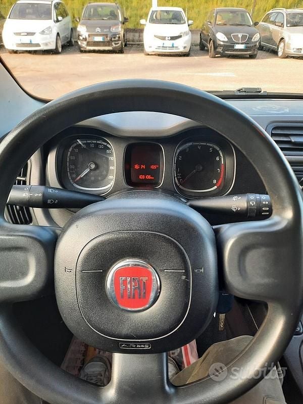 Usata Fiat Panda Easy 85 CV (62 kW) 2015 Rosso Utilitaria