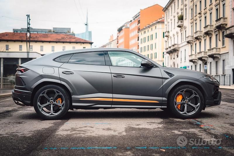 Usata Lamborghini Urus 650 CV (478 kW) 2021 Grigio SUV