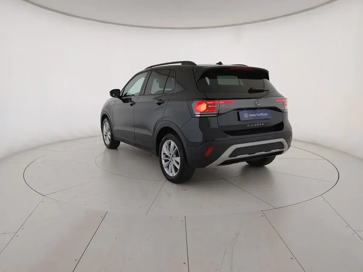 Usata VW T-Cross Life 95 CV (69 kW) 2024 Deep black perlato SUV
