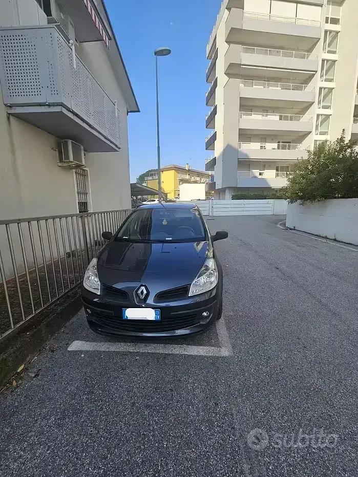 Usata Renault Clio III 75 CV (55 kW) 2007 Nero Berlina