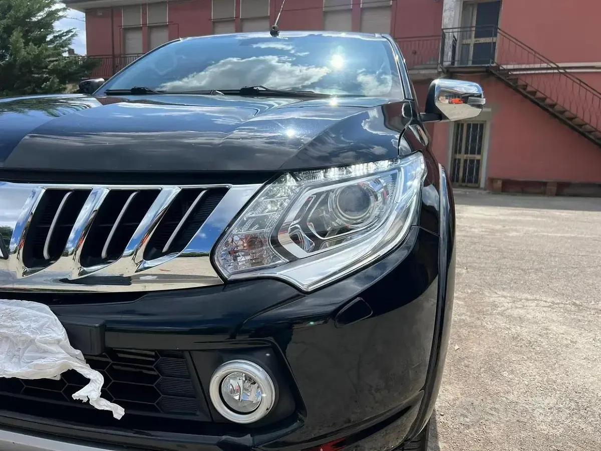 Usata Mitsubishi L200 181 CV (133 kW) 2016 Nero Pick-up