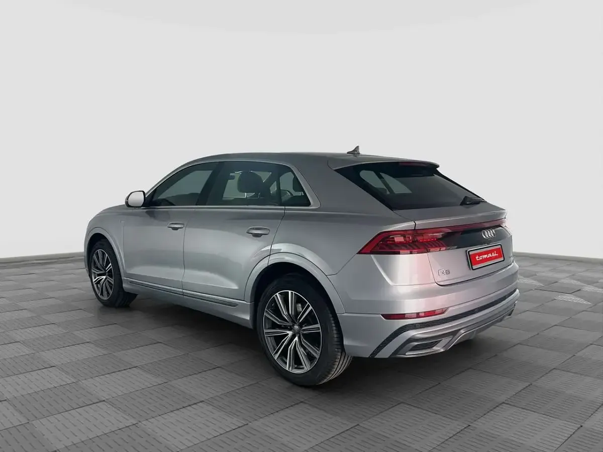 Usata Audi Q8 Sport 286 CV (210 kW) 2020 Argento floret SUV