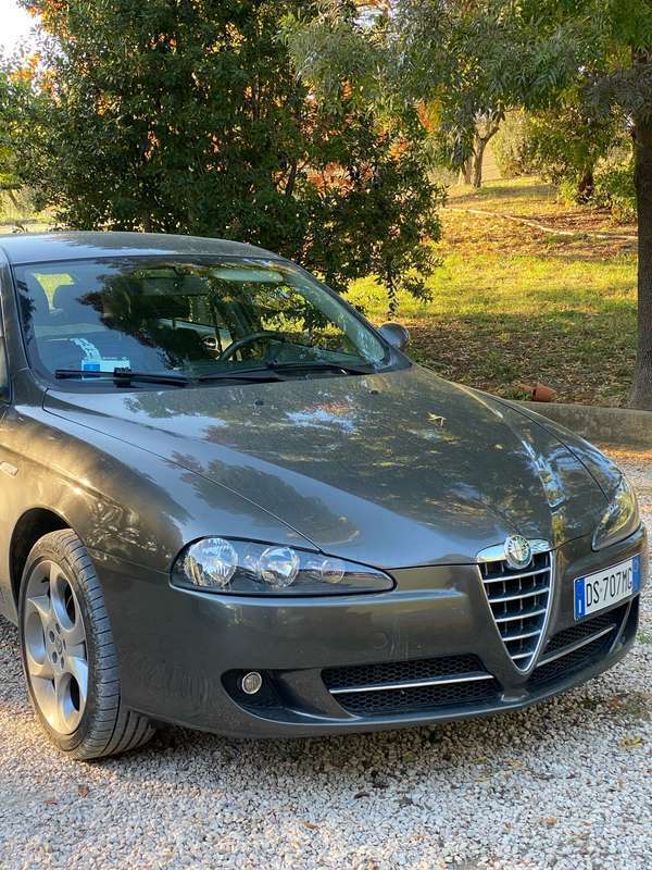Usato 2008 Alfa Romeo 147 1.6 Benzin 120 CV (2.800 €)
