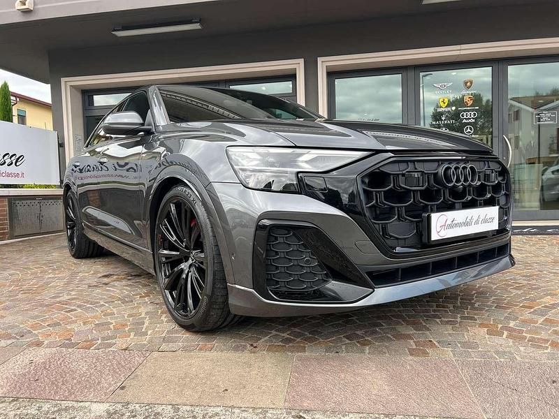 Usata Audi Q8 S-line plus 286 CV (210 kW) 2025 Grigio daytona pearleffekt SUV